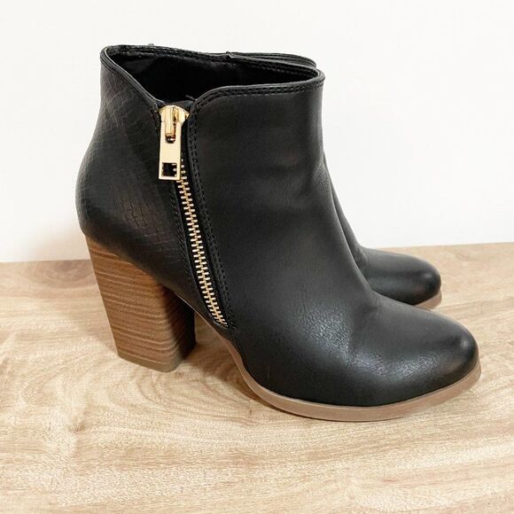 Call It Spring Black Vegan Faux Leather Block Heel Snake Embossing Zip Boots 6 - Picture 1 of 12